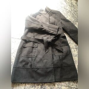 Cloth coat double breasted with unfinished trim design